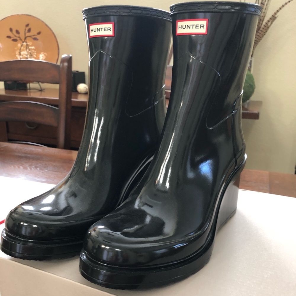 Women’s hunter mid wedge gloss black